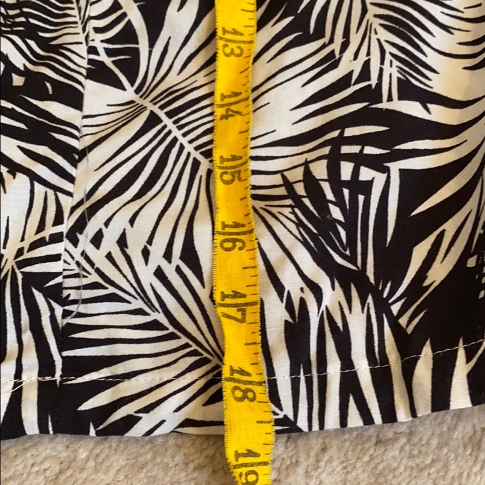 🥭 (4 for $15) H&M Black Floral Tropical Skirt - Picture 6 of 8
